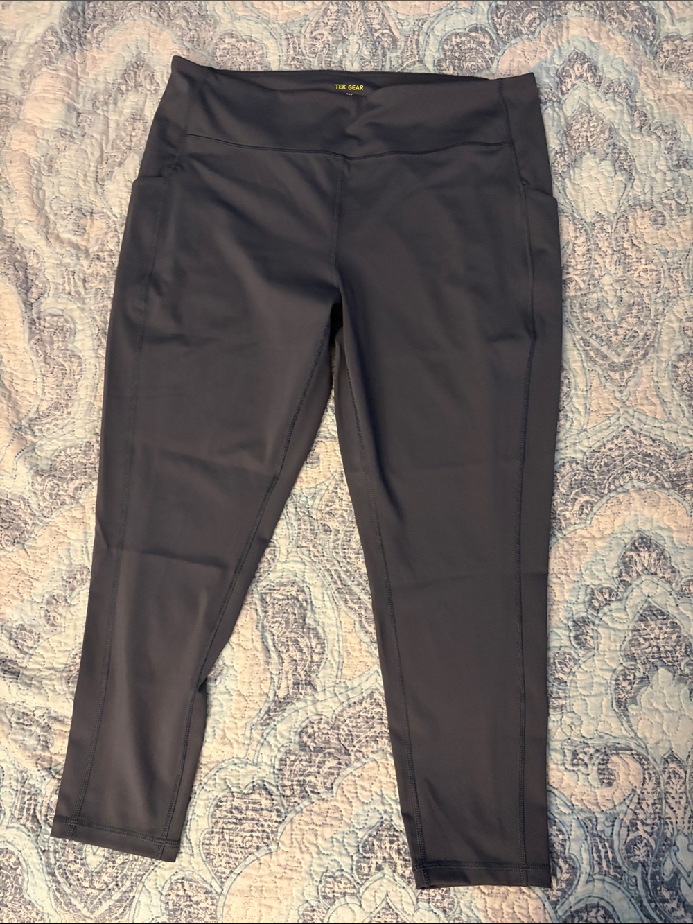 tek gear Women’s Dark Grey High-Rise Active Capri Leggings